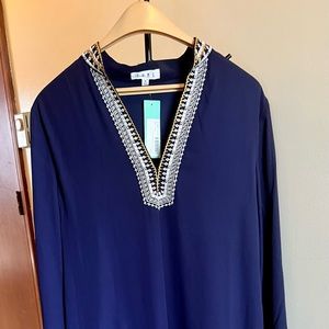 Size XL long-sleeve embroidered neckline and bottom shift dres